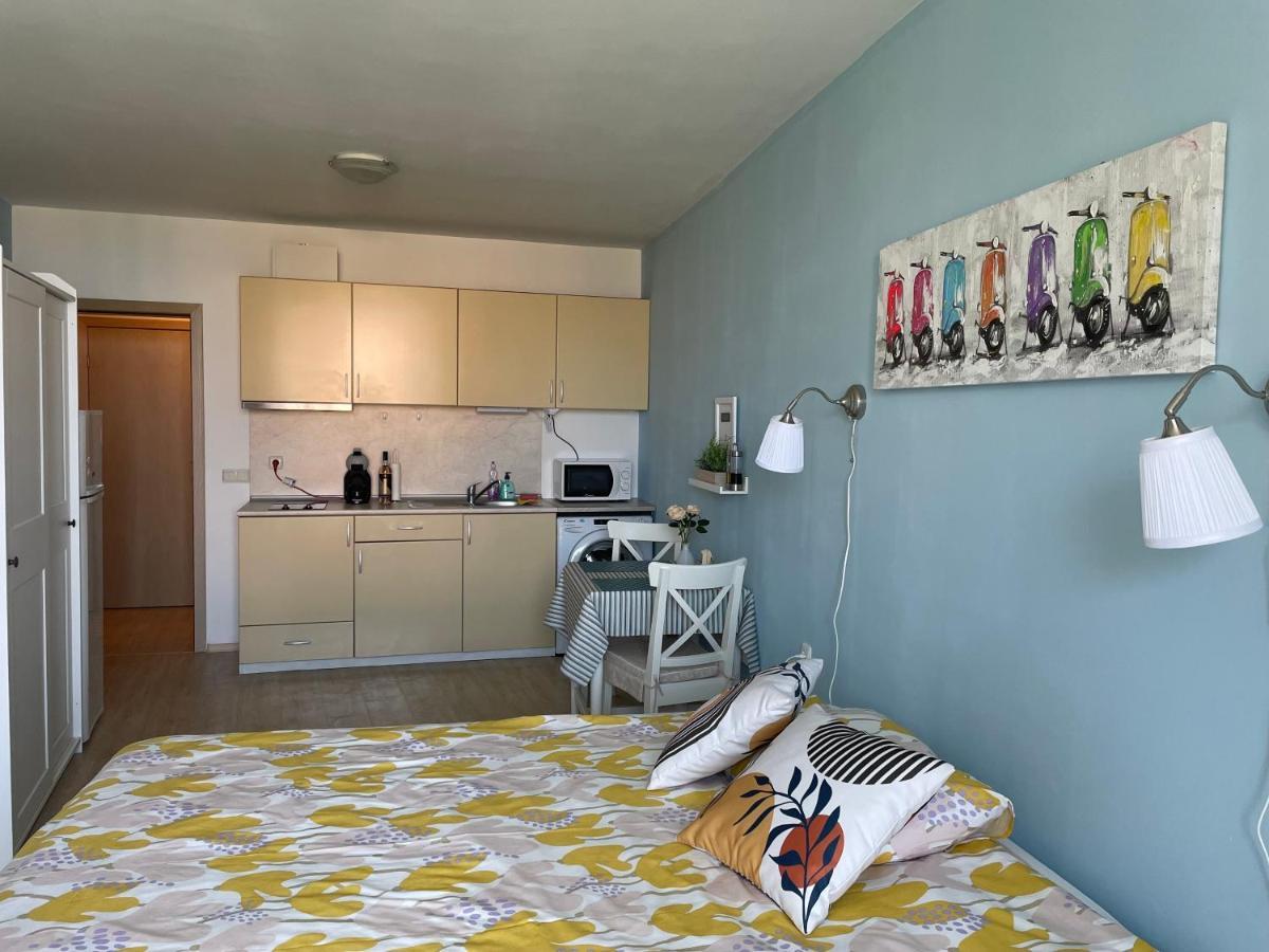 Studio B28 Sunny Island Chernomorez Tsjernomorets Eksteriør bilde